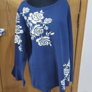 Gramercy 22 rose pattern navy blue off white bell cuff sweater